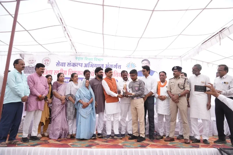 सेवा संकल्प अभियान सेवा संकल्प अभियान के तहत जिला स्तरीय भाषण एवं चित्रकला प्रतियोगिता संपन्न